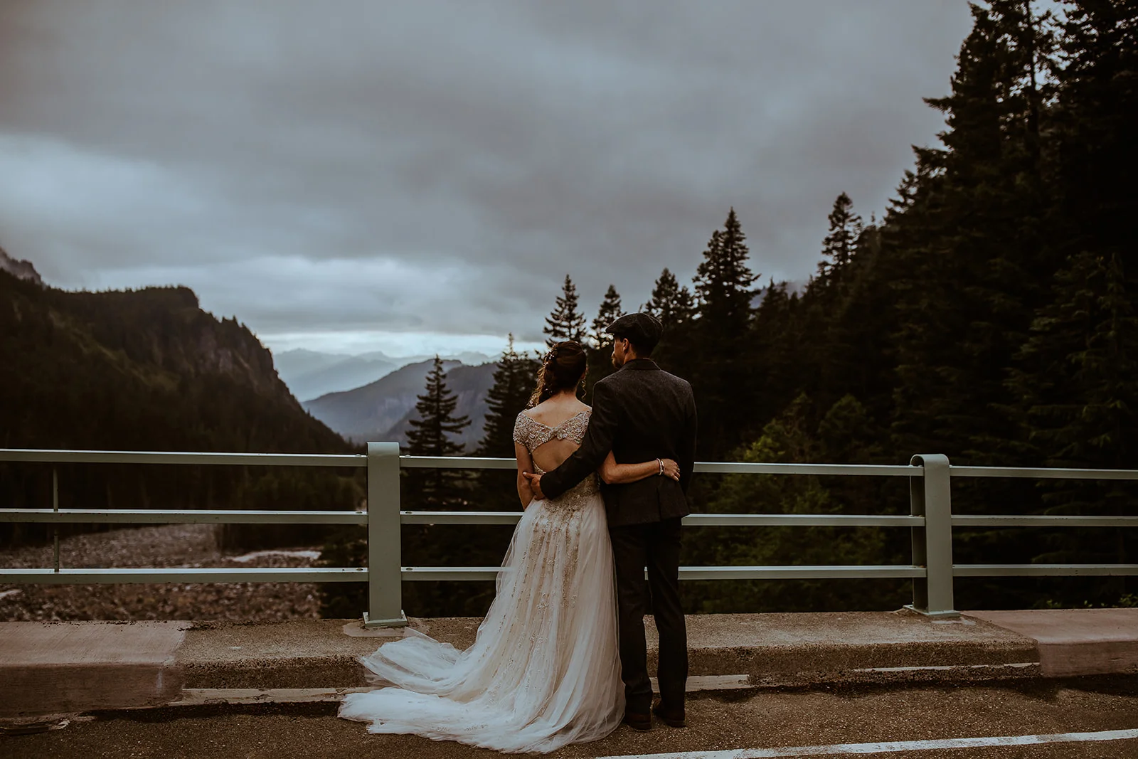mount-rainier-cabin-elopement-megan-gallagher-photography_(466_of_568).jpg
