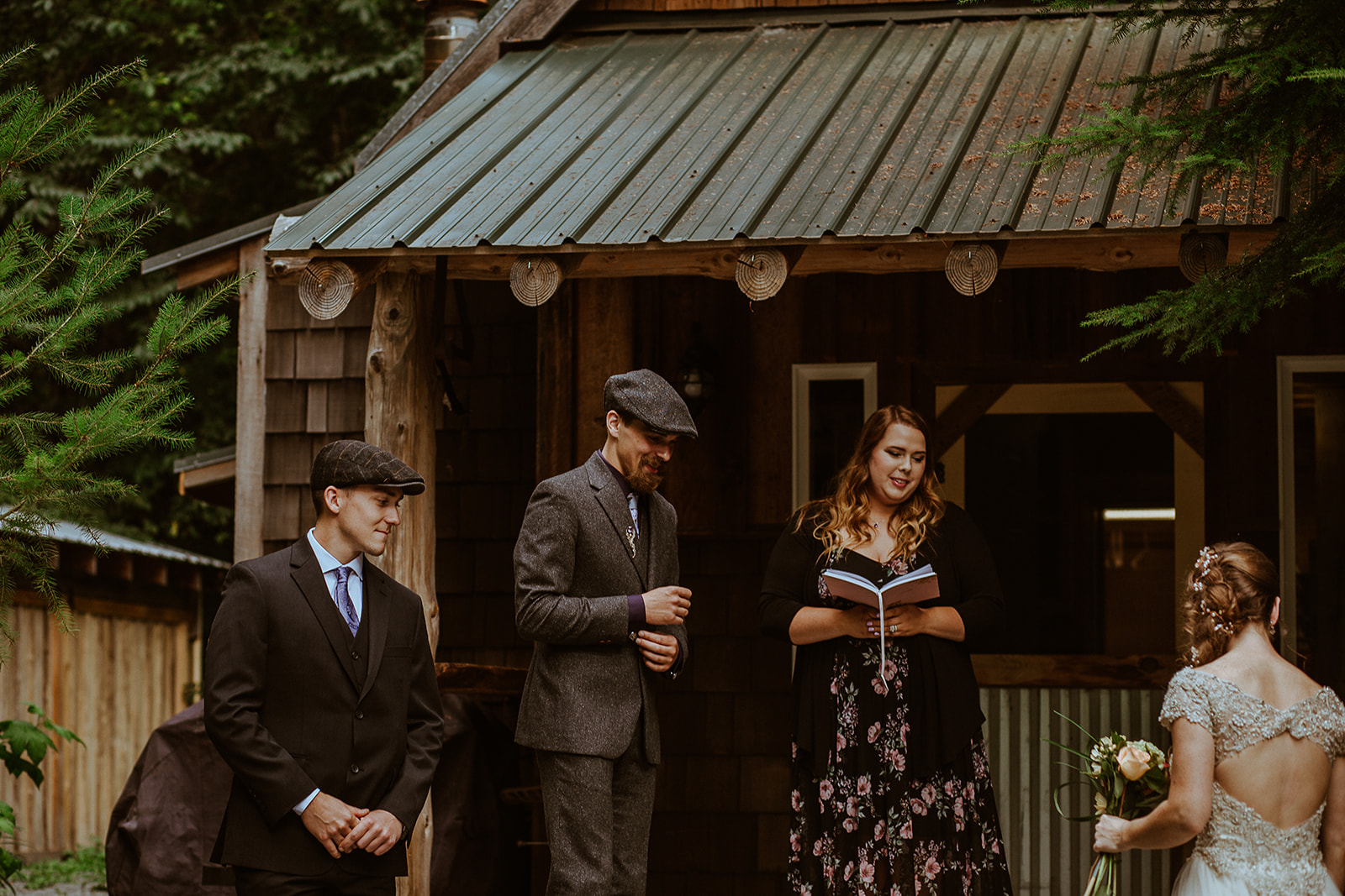 mount-rainier-cabin-elopement-megan-gallagher-photography-2_(7_of_42).jpg