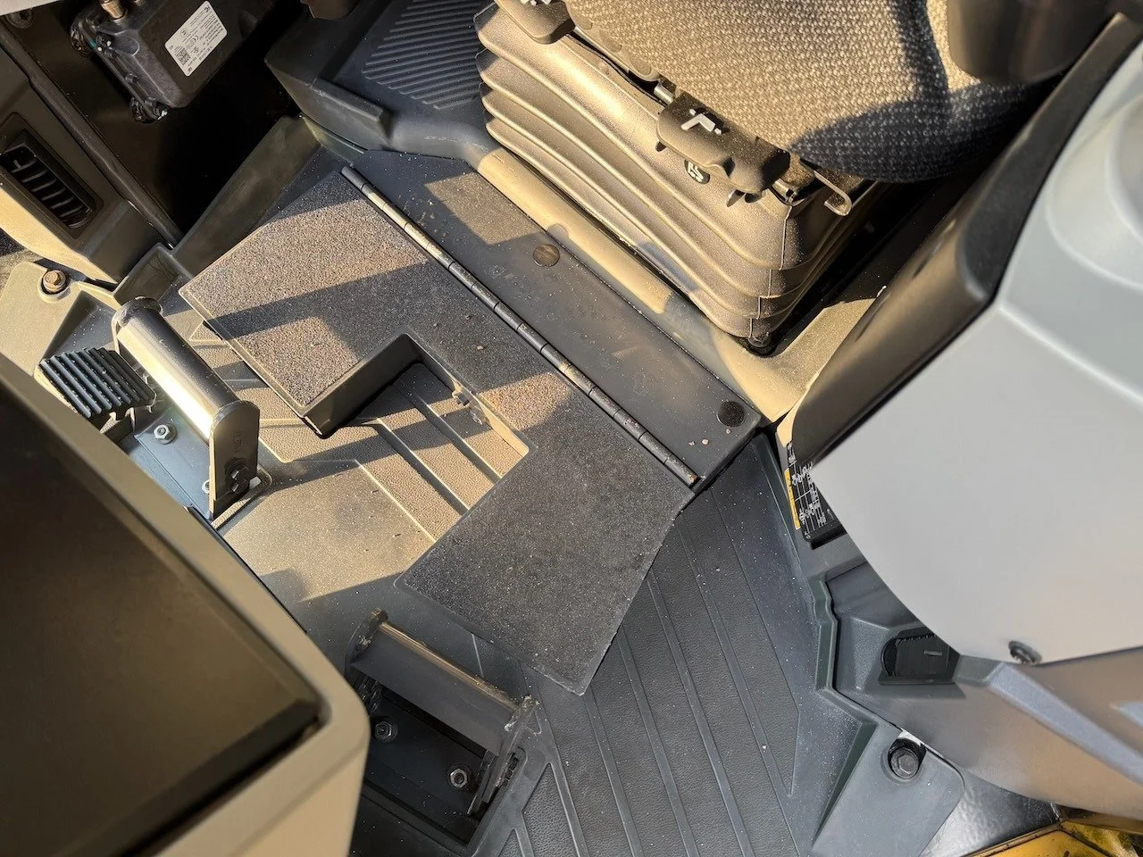 D8T(AW401065) (16).jpg