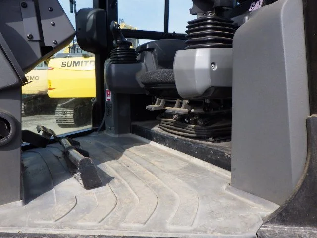 CAT D3K2 #KLL00238 3754hr 2013yr (59).JPG