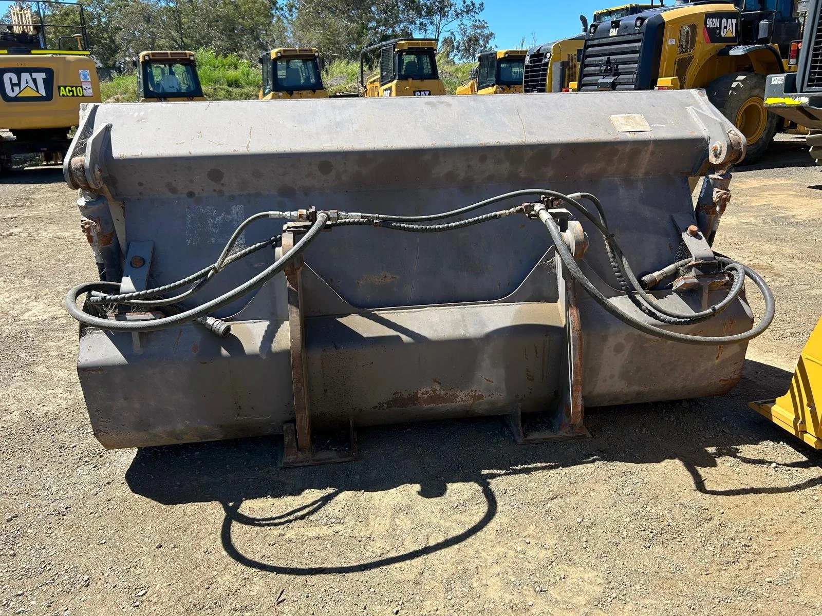 Volvo 2.5m3 High Dump (2).jpeg