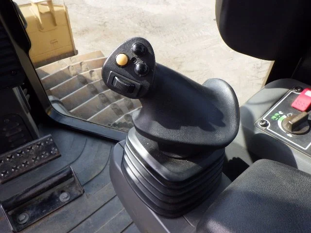 CAT D3K2 #KLL00238 3754hr 2013yr (65).JPG