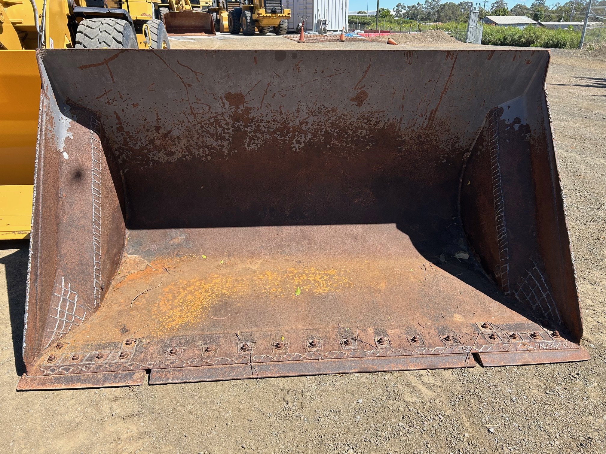 Volvo 2.5m3 high-dump (1).jpg