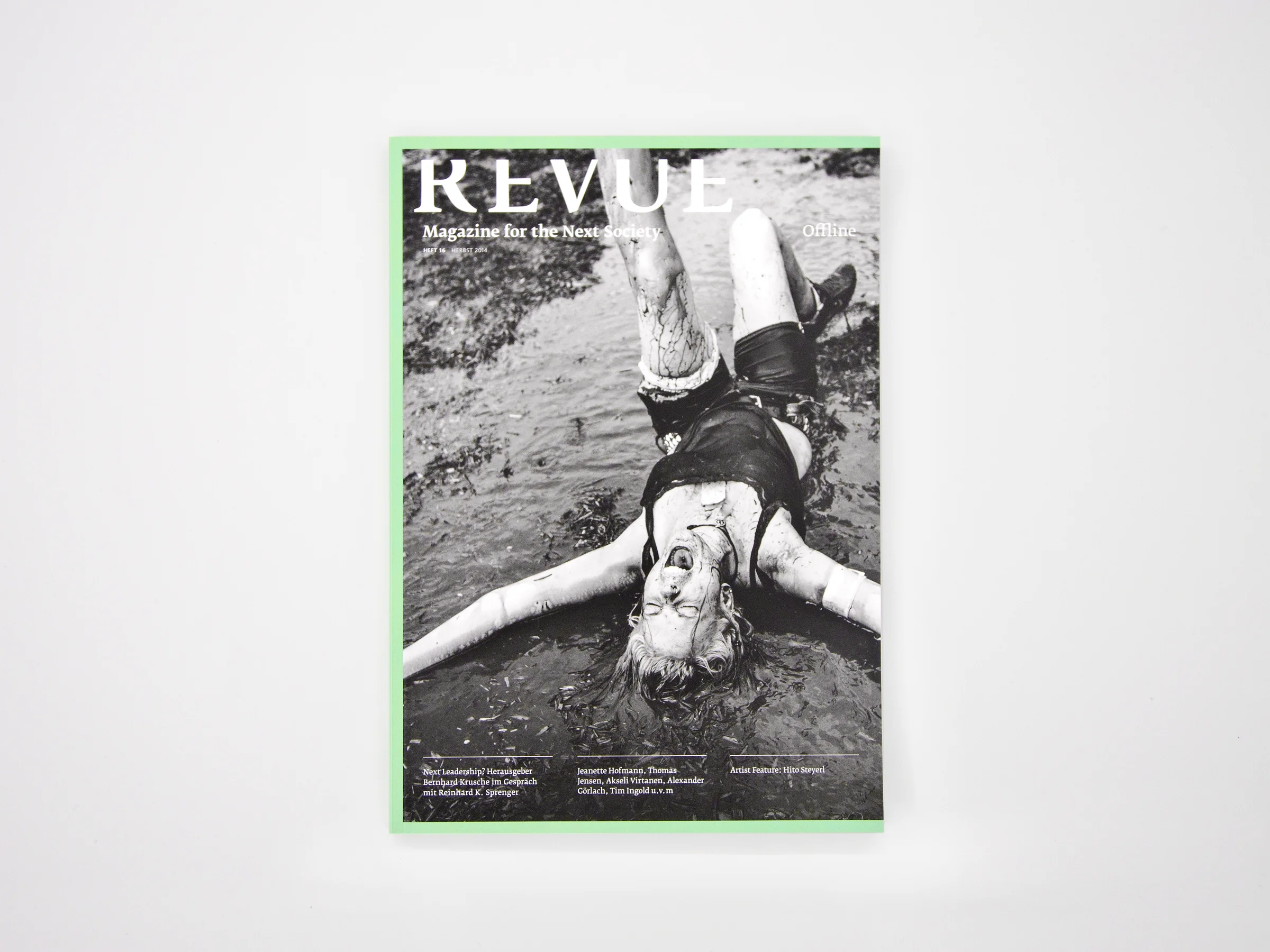REVUE — Magazine for the Next Society »Offline« Stiftung Nächste Gesellschaft Chefredakteurin: Friederike Machemer Art Direction (2012–2015) in Zusammenarbeit mit Patrick Marc Sommer