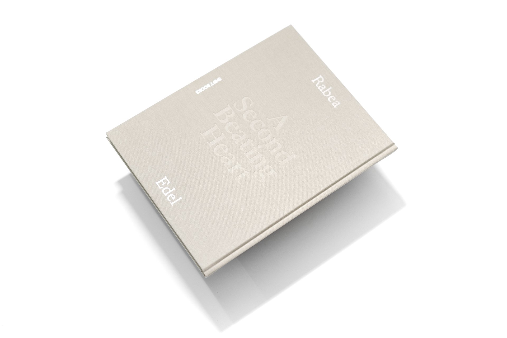 Christine Lange Buchgestaltung Book Design Rabea Edel Shift Books A Second Beating Heart Heißfolie Prägung Leinen