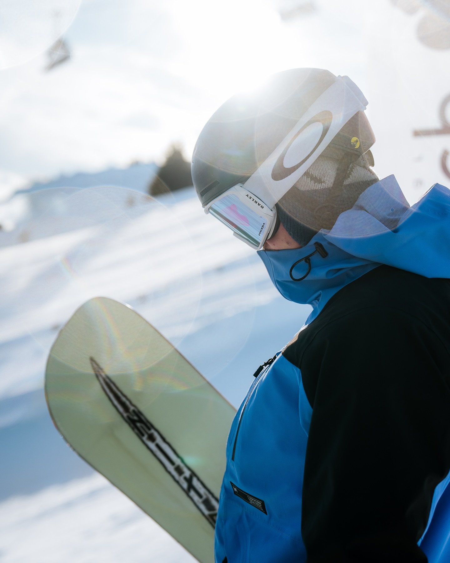 Good times last week at the @nitrogermany team shoot 🙂&zwj;&harr;️📷 
Two shots of @aloisdurand 🙌🏼
~
#photography #snowboarding #sonyalpha #austria #nitrosnowboards #oakley