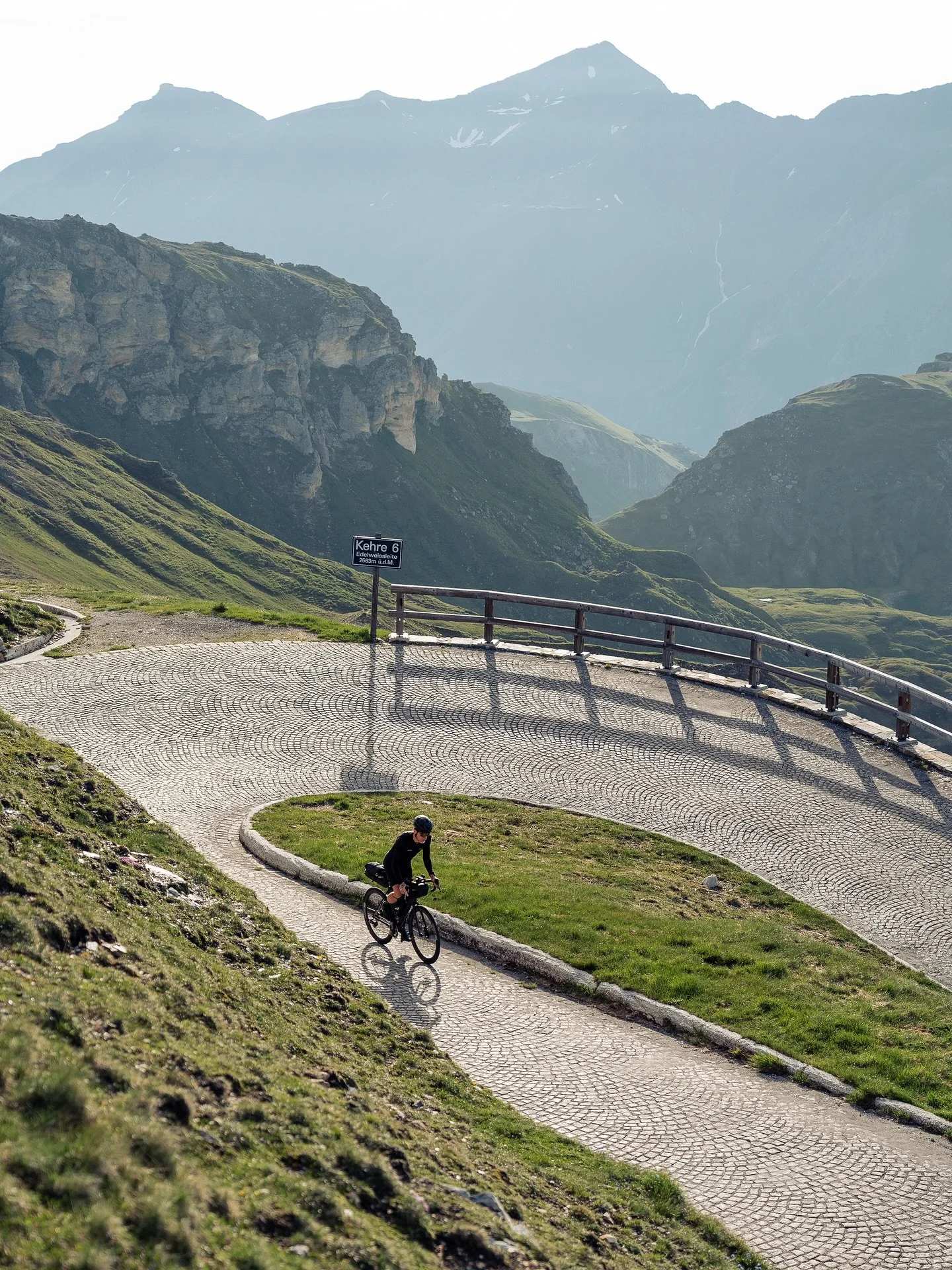 An early morning back in July shooting cycling for the ultra cycling challenge Sven just did 😌👆🏻
100.000 hm in 21 days on the bike🤯🔥💪🏼

@__________sven____ 
@grossglocknerhochalpenstrasse 

#cycling #gro&szlig;glocknerhochalpenstra&szlig;e #ph