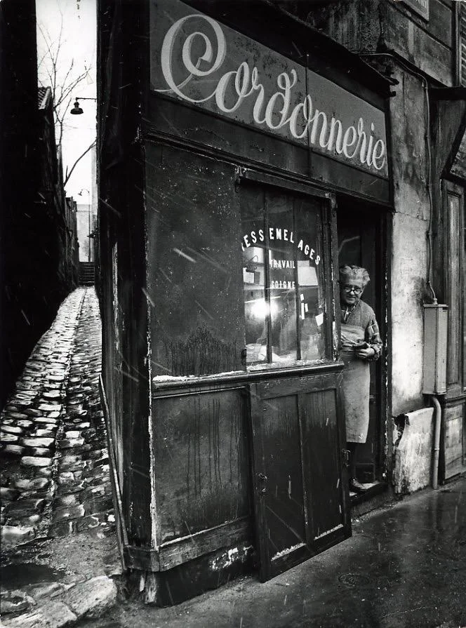 12121:22 Le cordonnier de la rue Pixérécourt, 1974 .jpg