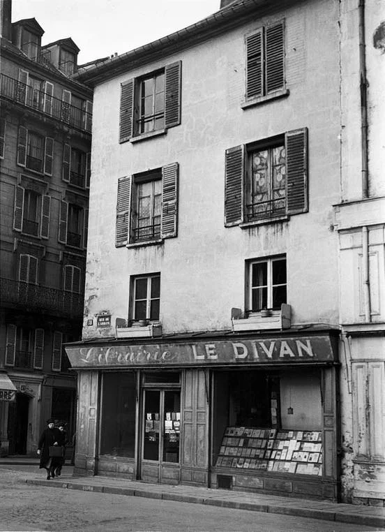 V30B Le Divan rue de l'Abbaye hiver 1940 .jpg