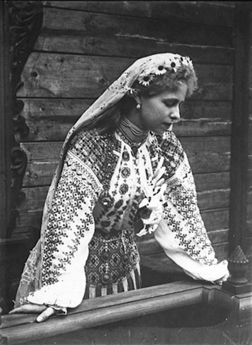 Regina-Maria-la-18-ani.jpg