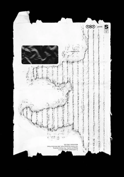 Envelope with rubbing of a texture