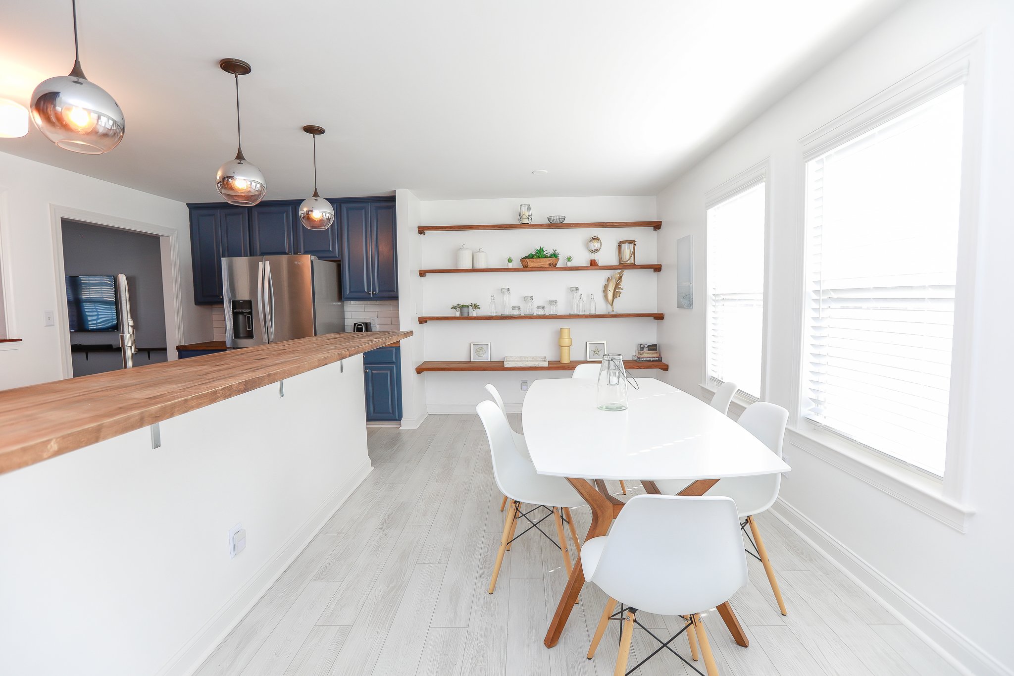 NORFOLK: Kitchen/Dining Area