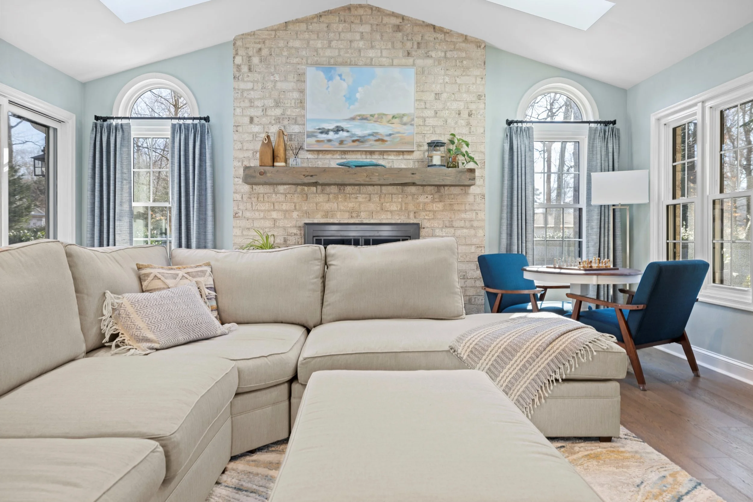 VIRGINIA BEACH: Living Room