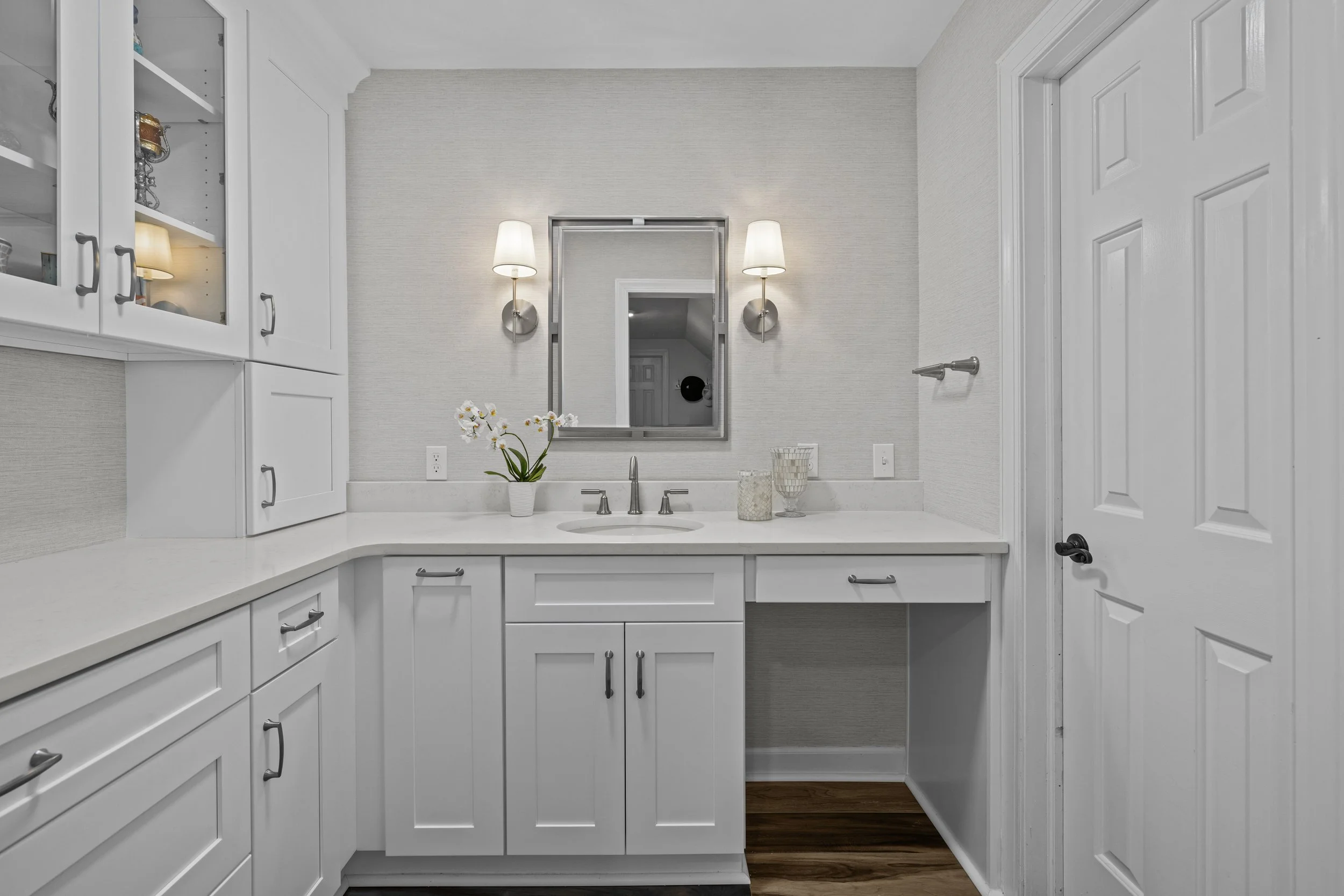 C+C Vanity Area Image 2.jpg