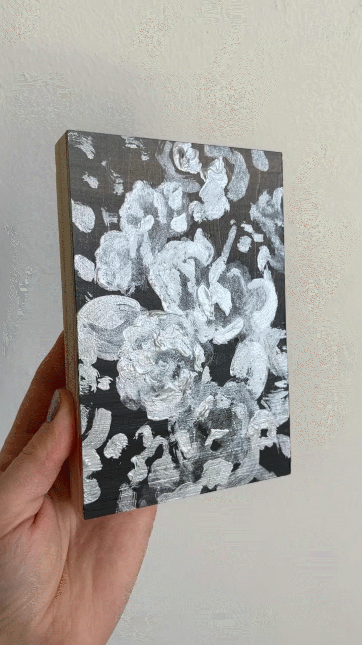 Grey Gradient with Iridescent Silver.gif