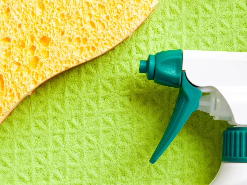 organic-spray-bottle-carpet-cleaning-yellow-green-sponges.jpg