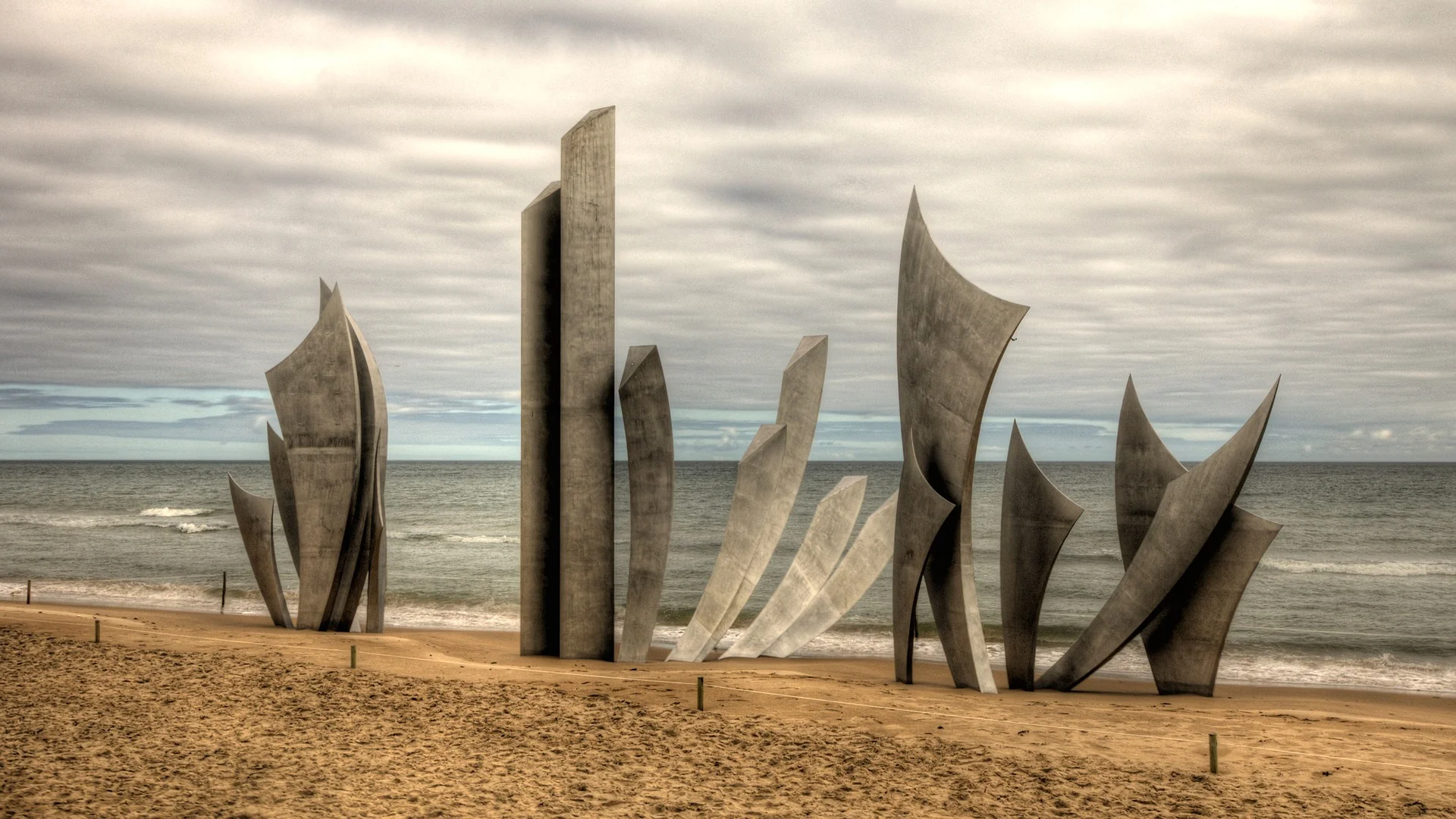 omaha-beach-2213635_1920.jpg