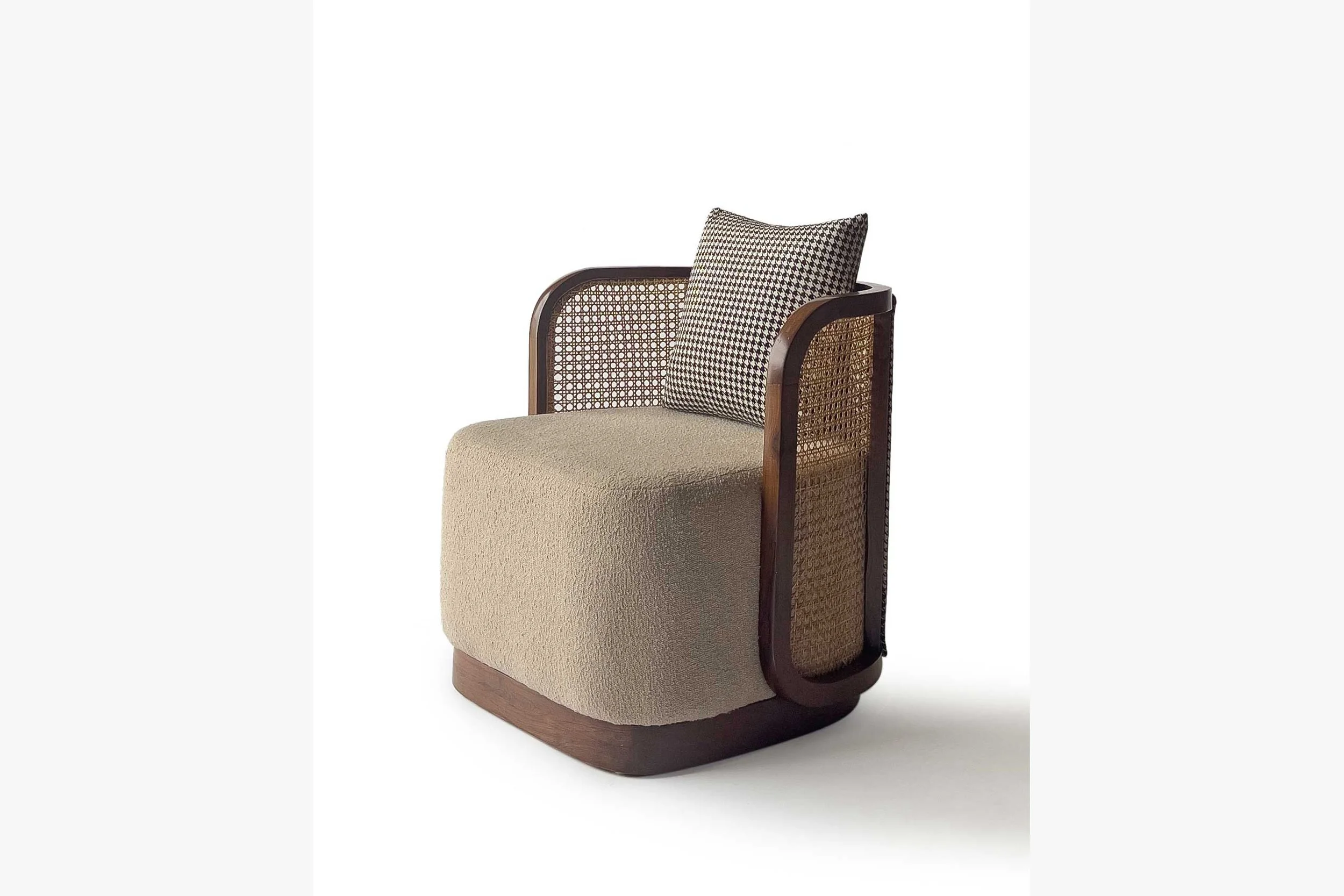 INDO-Deccan_Armchair_1016_WR_Landscape.jpg