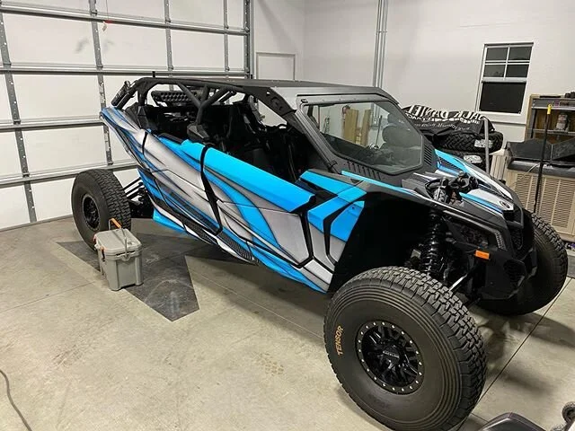 Amazing what @afxmotorsports flat top roof does to make a mean looking #canamx3 😈 @warriorwraps killed it on this one!! #IMindecent #indecentlifestyle #indecentmotorsoorts #afxmotorsports #warriorwraps #vegasborn #glamis #dumont #dunes #lakehavasu