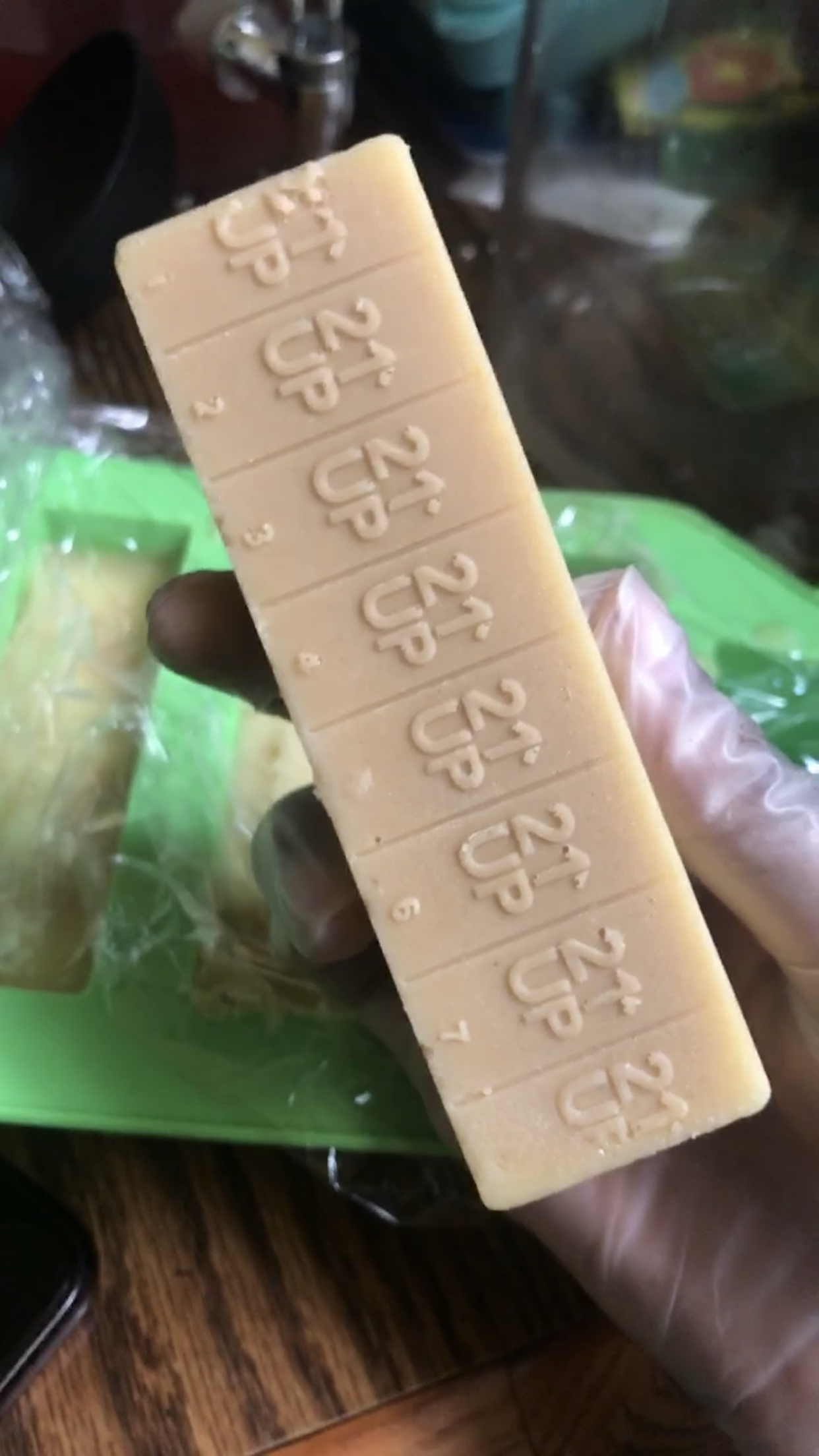 F28584FF-C6F4-4D7D-801A-58F34544B412