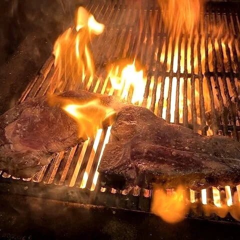 Big Steak, big fire!⁠
⁠
Book a table tonight:⁠
http://caminitosteakhouse.com/booknow⁠
⁠
#steak #sirloinsteak #ribeyesteak #ribeye⁠
#othersidema #mylocalma #the413 #pioneervalley #northamptonma⁠
#patio #picnic #outdoorliving #diningroom #outdoordining