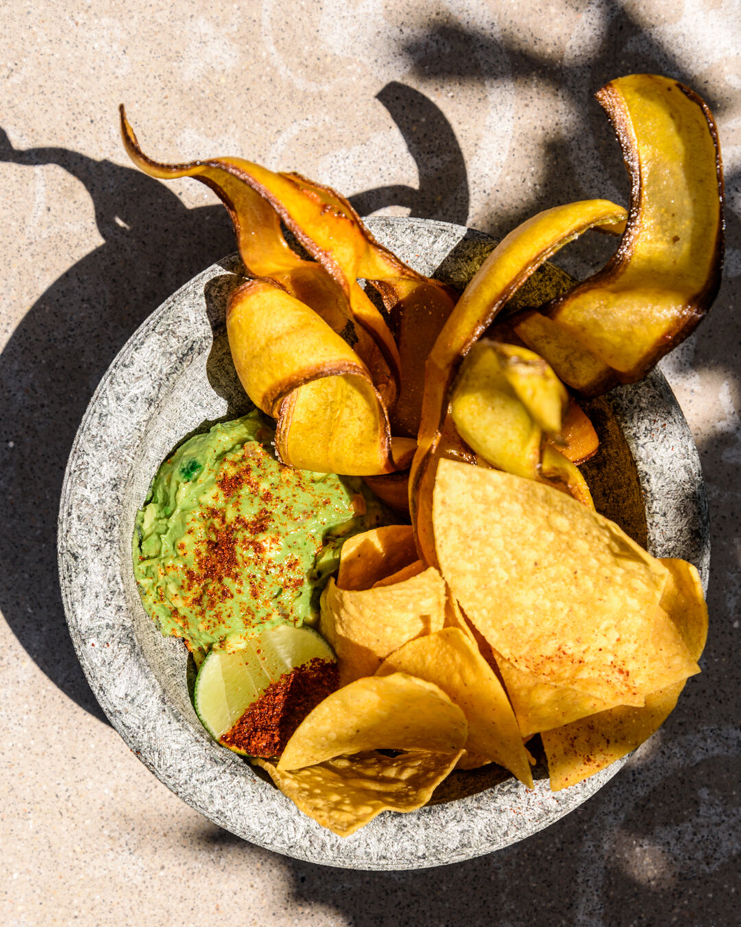 A proper CHICA lunch starts with the #guac 🥑

| GUACAMOLE |
hass avocado, lime, cilantro, chile, served with plantain chips, tortilla chips

#CHICA #CHICArestaurants #CHICAlunch #LunchTime #Guacamole #UpperEastSide #MorningSide #BuenaVista