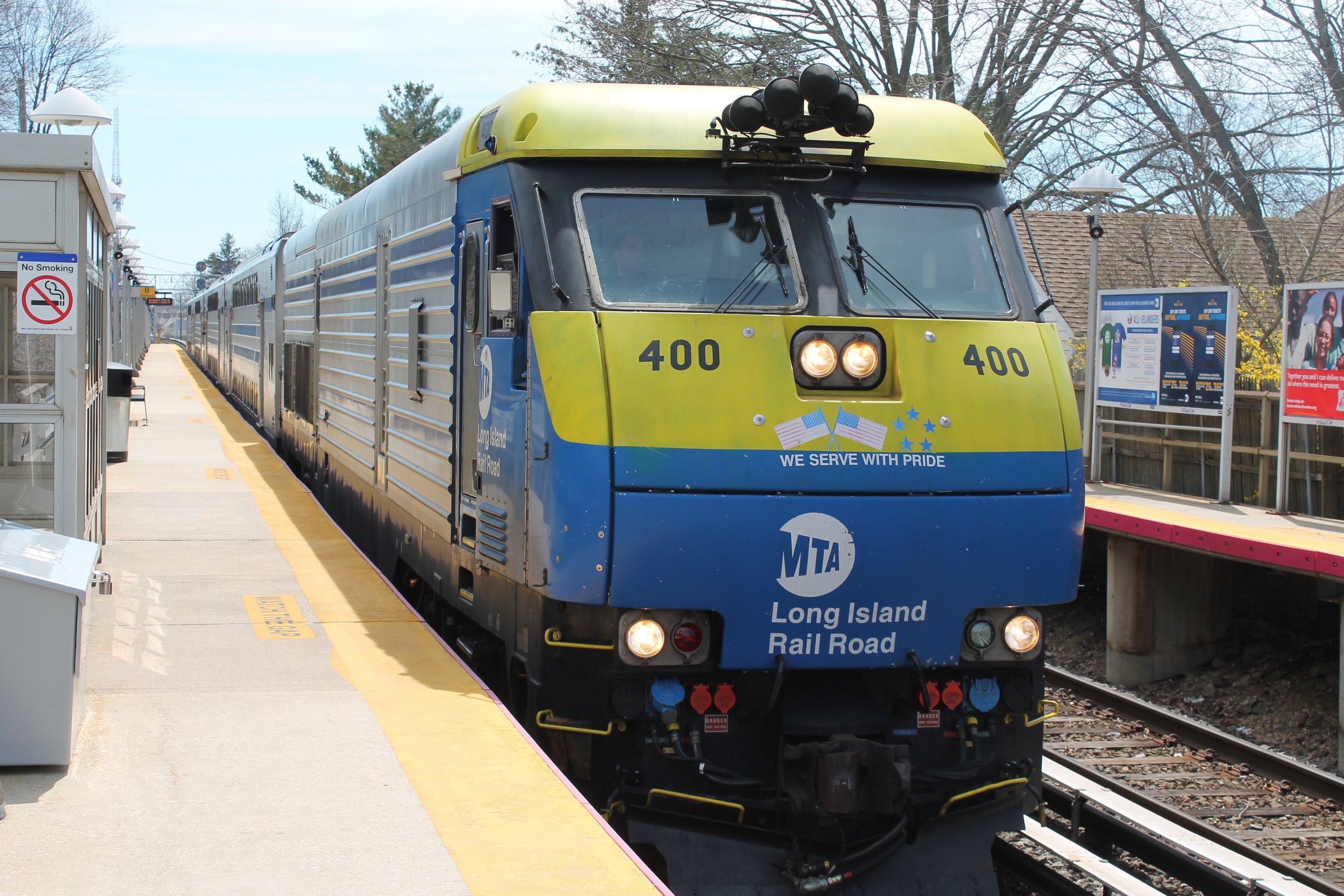 纽约长岛铁路 LIRR 列车停靠车站