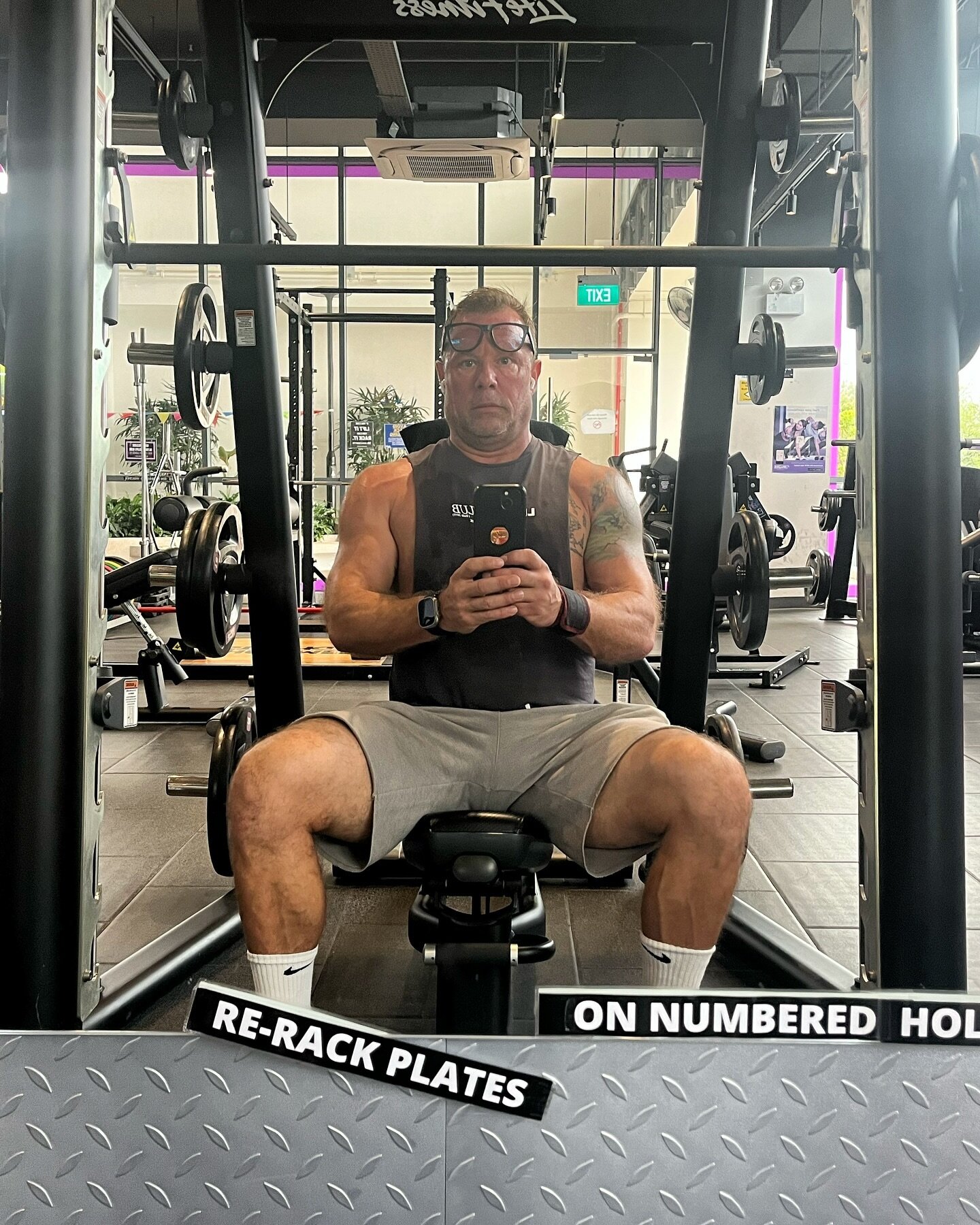 Setting the tone in the last week of 2023. Gotta get a jump start on the new year! #fitnessmotivation #sgfitness #sgfitspo #50andfit #newyearnewme #readytorumble #bodybuilding #bodybuilder #personaltrainer #sgpersonaltrainer #coach #strengthtraining 