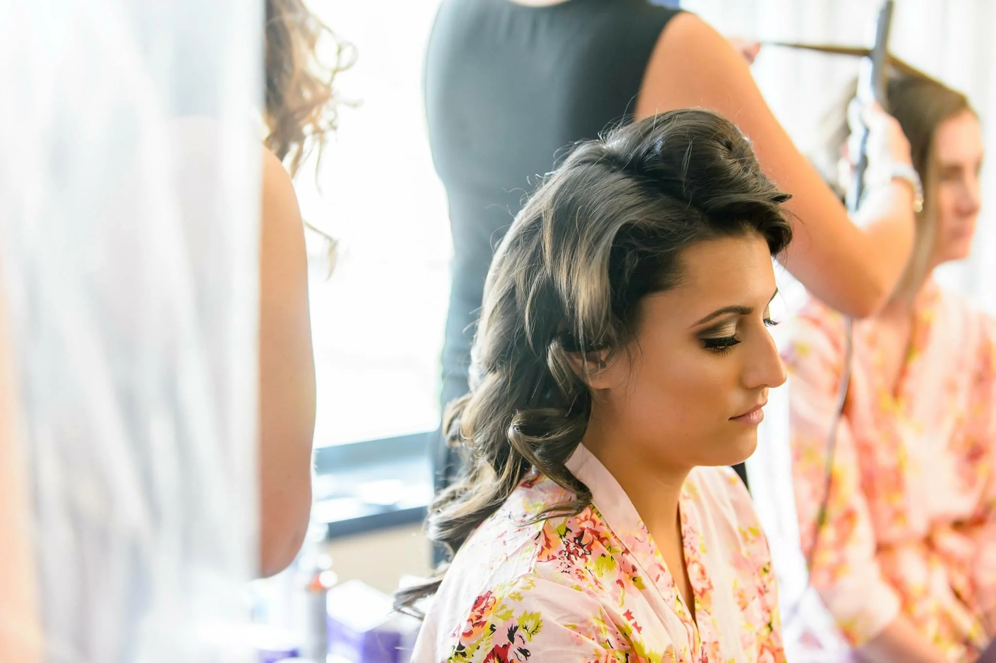 Makeup artist applying bridal airbrush makeup before Chicago wedding