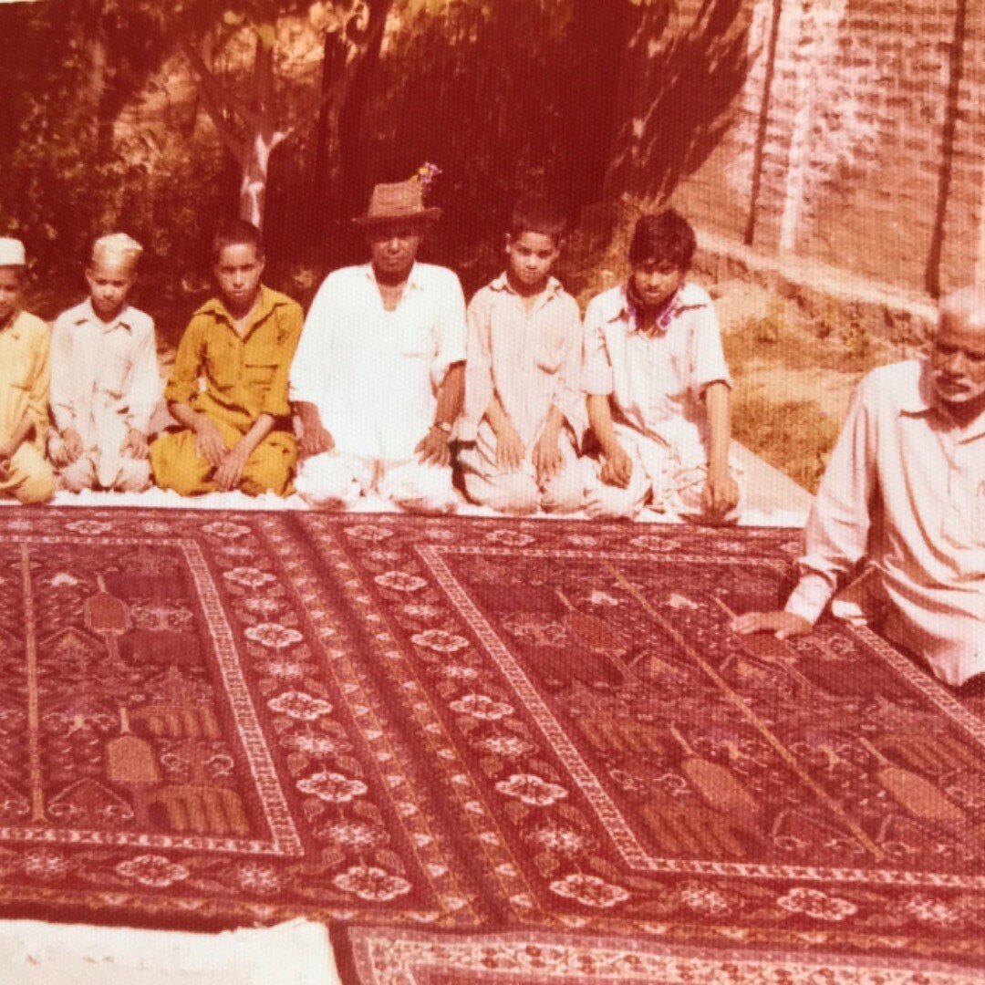 I've started new series 'Persian Carpet Stories' - photograph inspiration of Rubi Carpet Factory, Kalu Pakistan 1977 🇵🇰🦚🇵🇰