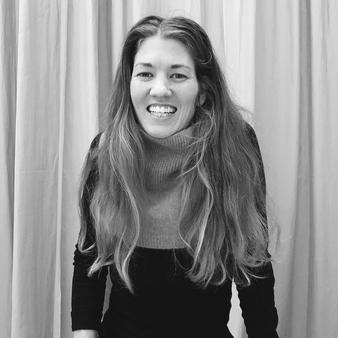 MARIA WORM, FOUNDER & YOGAINSTRUKTØRJeg har altid været bidt af sport og bevægelse. Jeg startede min karriere på et gymnastikgulv, hvor jeg lagde al min energi og blev uddannet instruktør i en tidlig alder. Senere begyndte jeg at løbe og styrket…