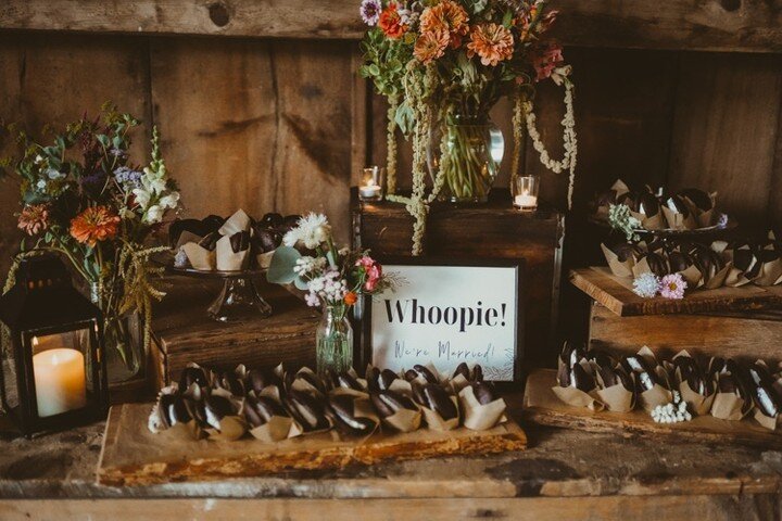 We love the creativity of the couples we work with. Jayne designed all her own flowers + made this super cute sign. ⁠
⁠
Our team at Wanderwood helped display all of the delicious #moodysdiner whoopie pies on our handmade planks + well-loved workbench