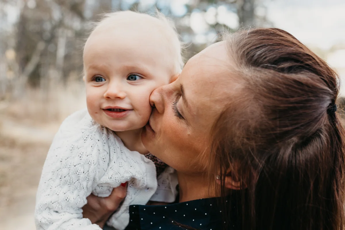 Bild på mamma med dotter.