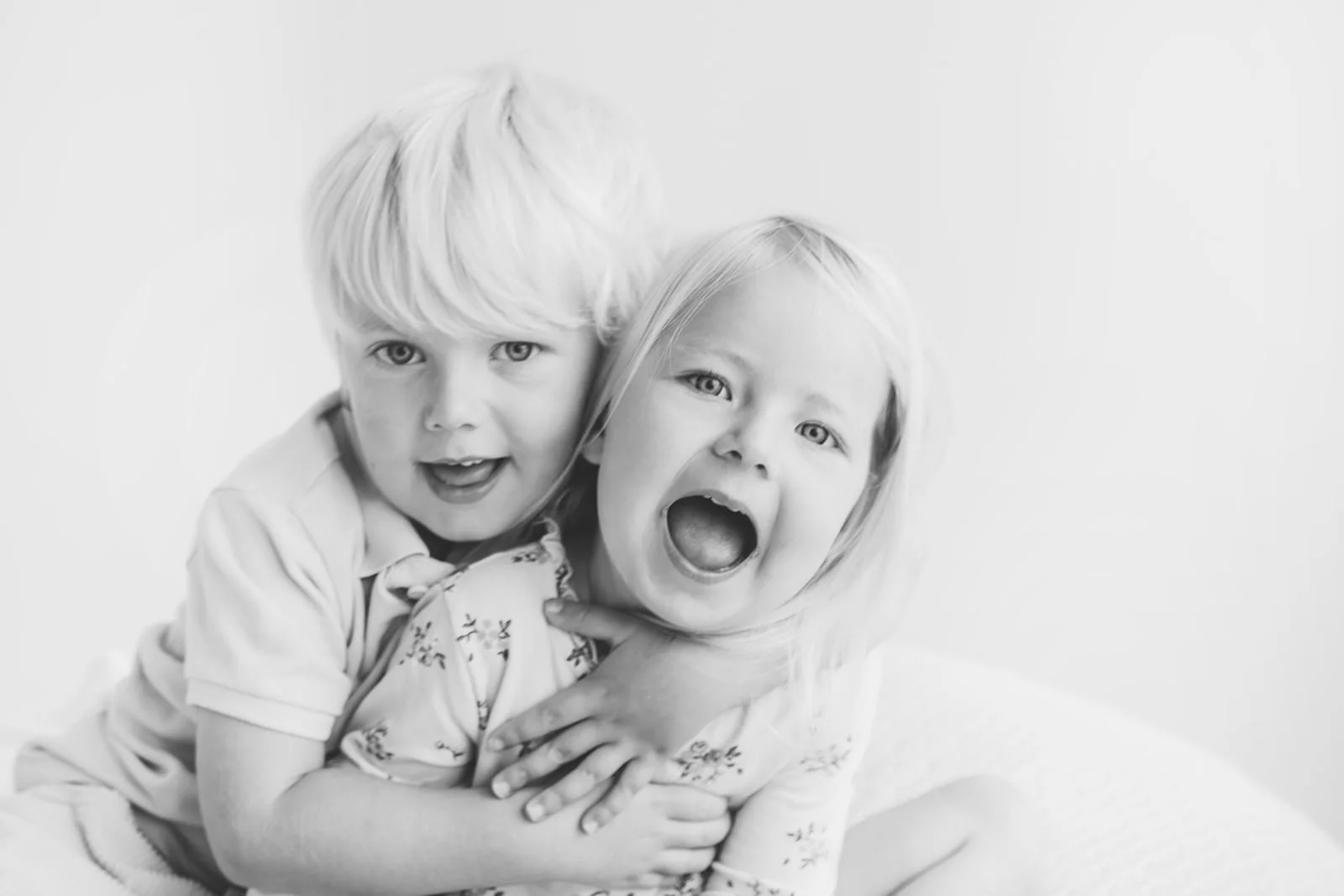 Varför vintern faktiskt är den bästa tiden för barn- och familjefotograferingar i studio