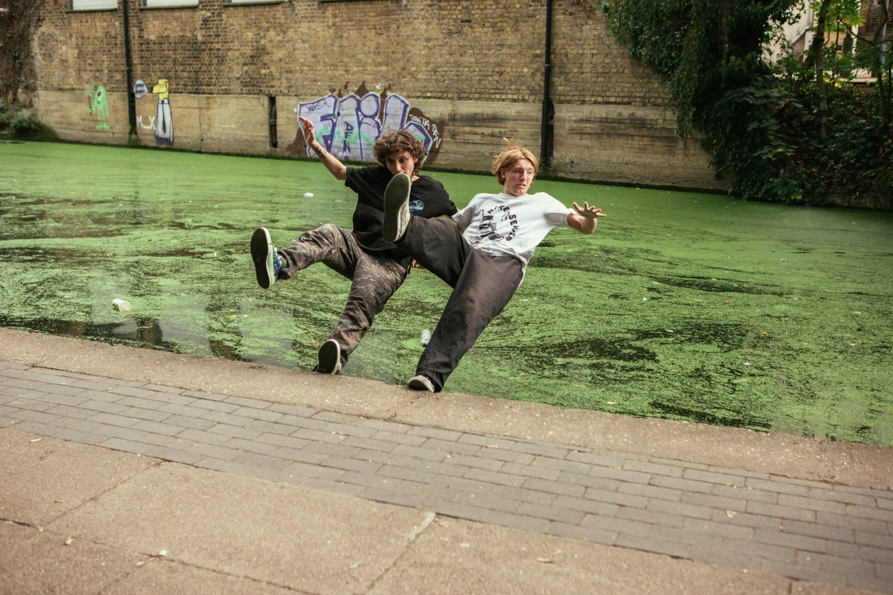 Behind-the-scenes unit still of extras filming Not DVR Stupid