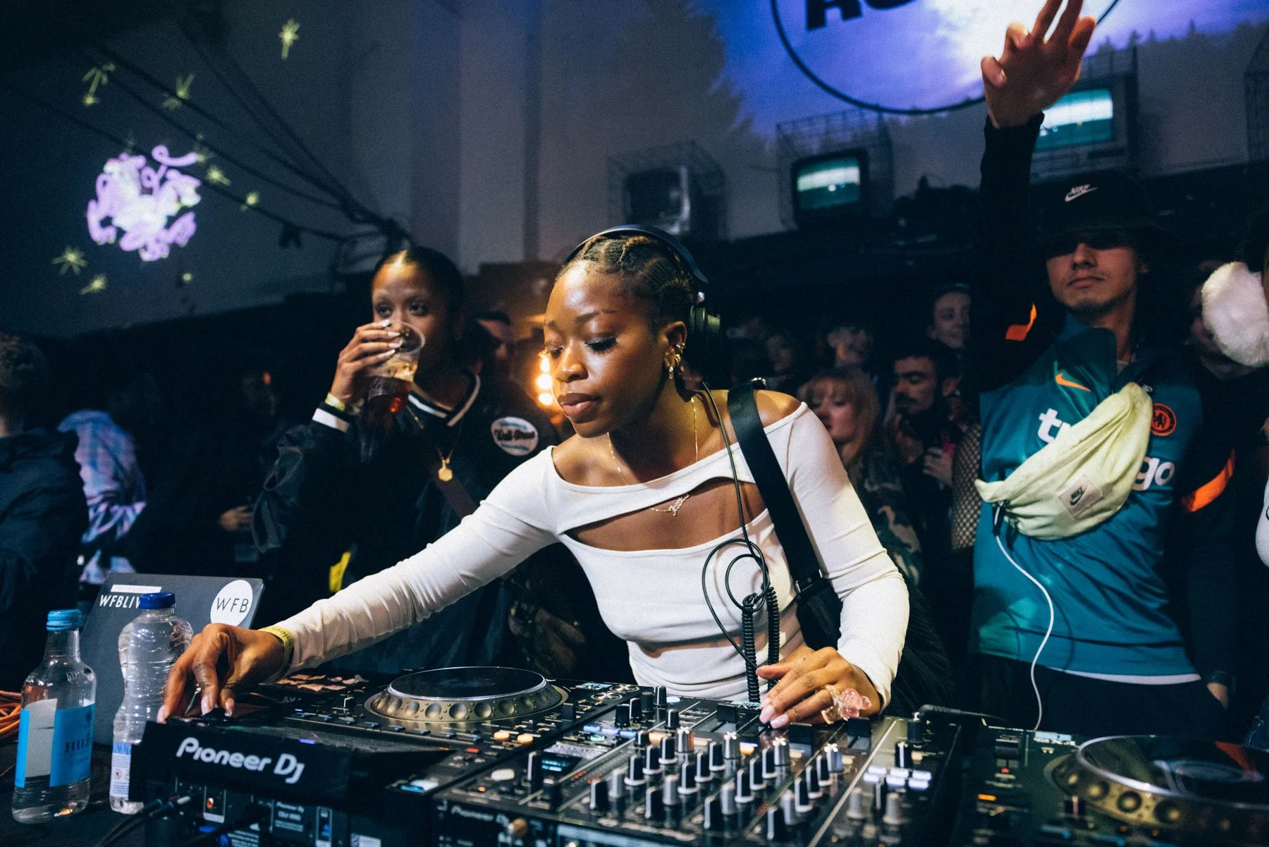 Live music photography of Jjess performing at PinkPantheress Boiler Room set