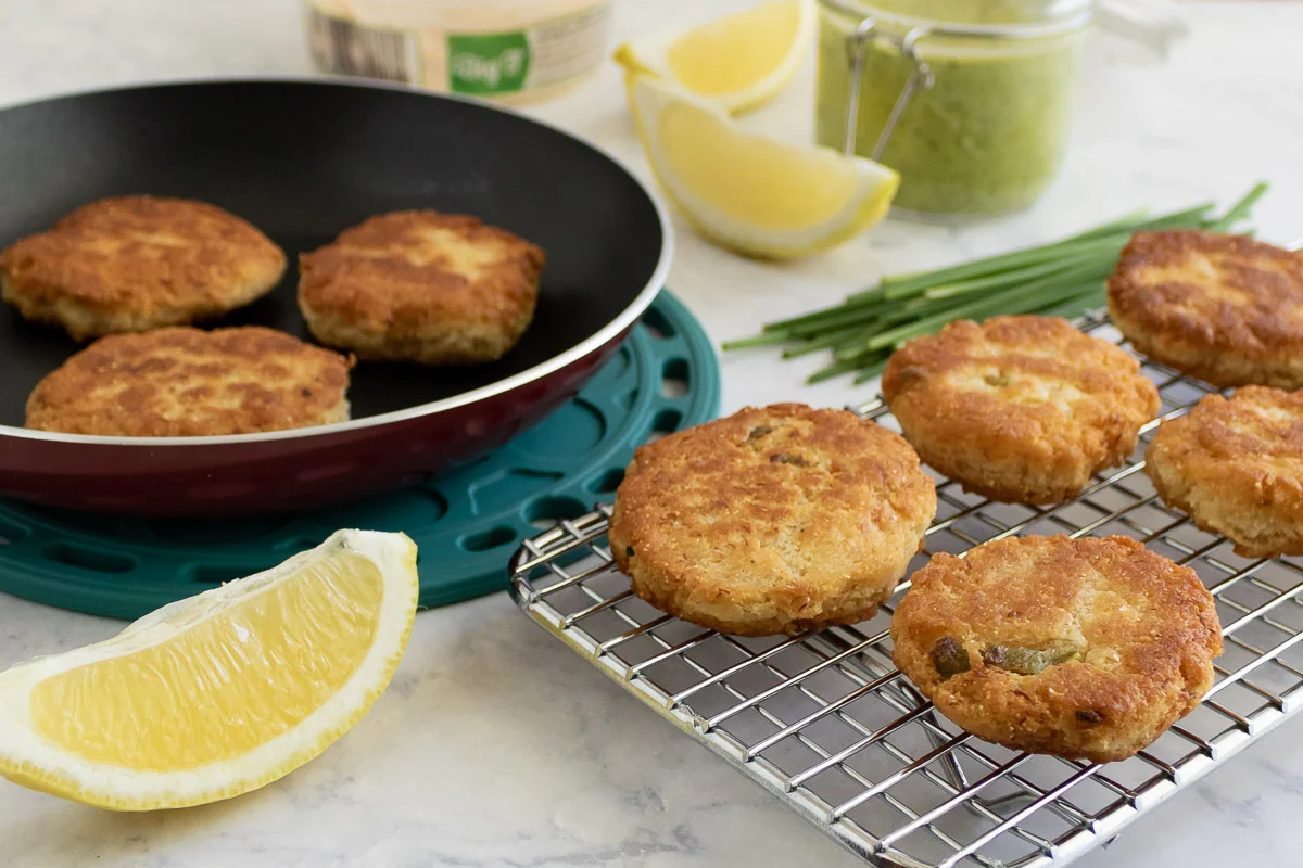 Big-T-Spicy-Crab-Fritters-Frying.jpg
