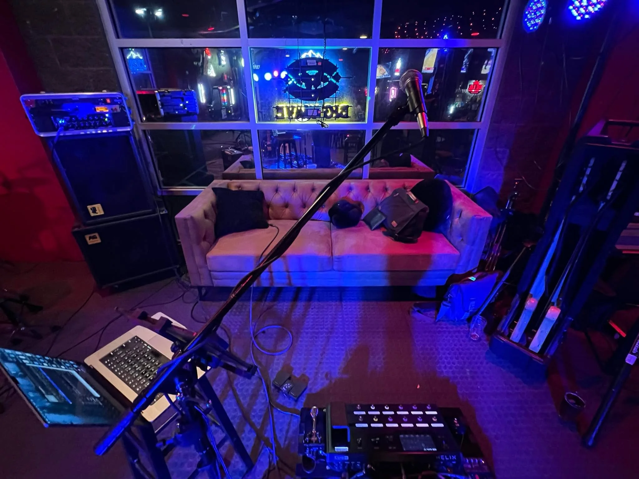 The bass 'corner' Pretty When She's Angry's gig at Thirst Sports Bar outside of Appleton! 
#bassist
#skjolddesign
#coverband
#accugroove
#RattlesnakeCable
#gamechangeraudio
#ghsstrings
#ghsartist