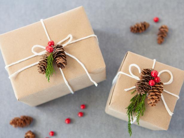 CI-Buff-Strickland_Christmas-Gift-Wrap-nature_s4x3_lg.jpg