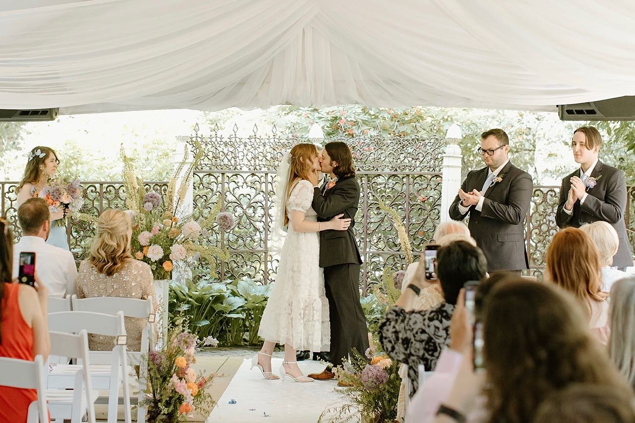 Spring is here (finally!) which means in 5 short weeks we will be celebrating love again in the gardens 👏🏻 

Are there any 2023 or 2024 brides out there looking for a unique ceremony option? Reach out today to learn more about our one of kind offer