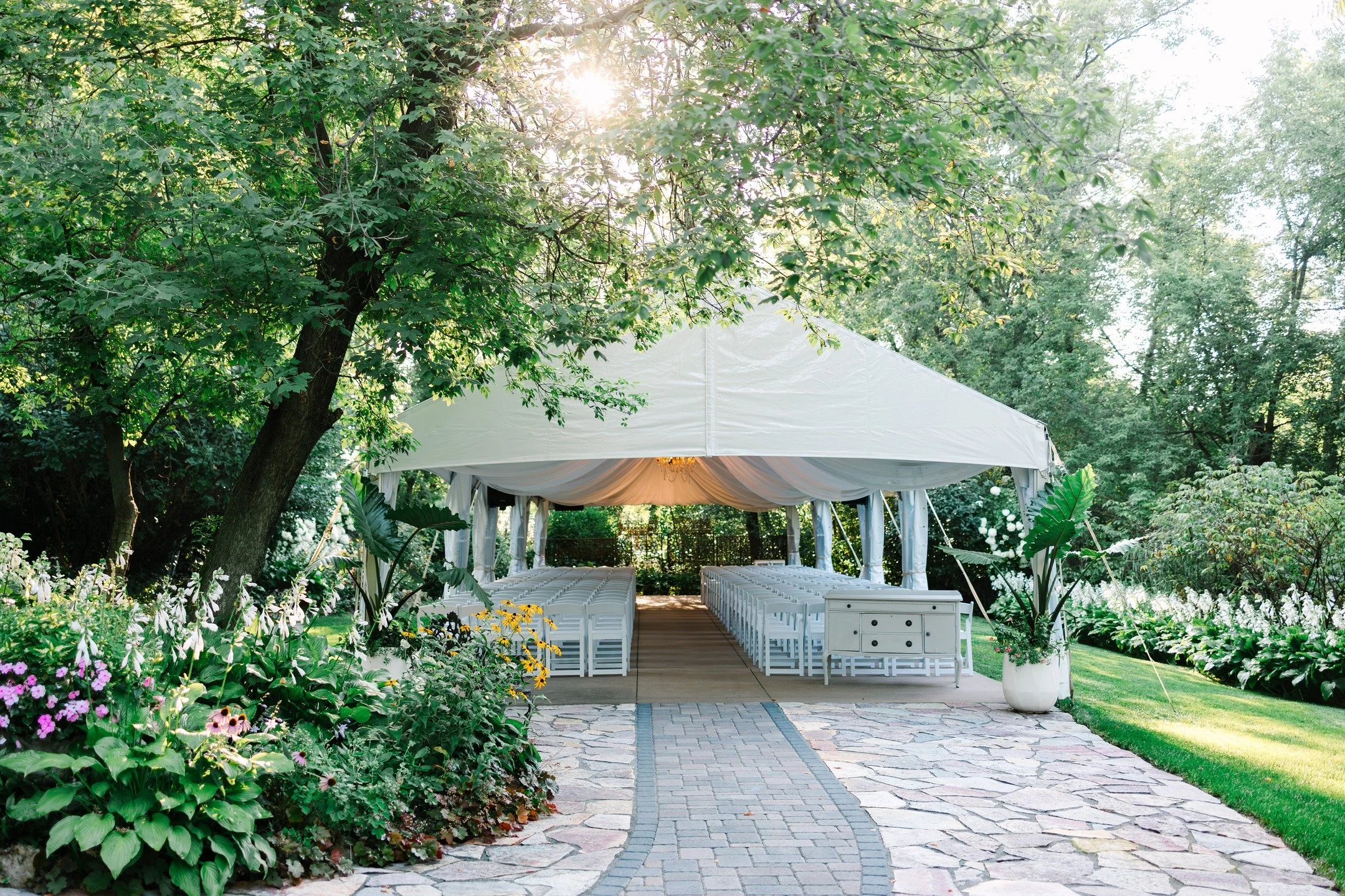 ✨ The Canopy 🤍

Classic. Elegant. Effortless. 

Classic styling and lush garden surroundings create a timeless backdrop for celebrations up to 200 guests. 

With built-in coverage for rain, shade on warm days, and elegance throughout, most couples b