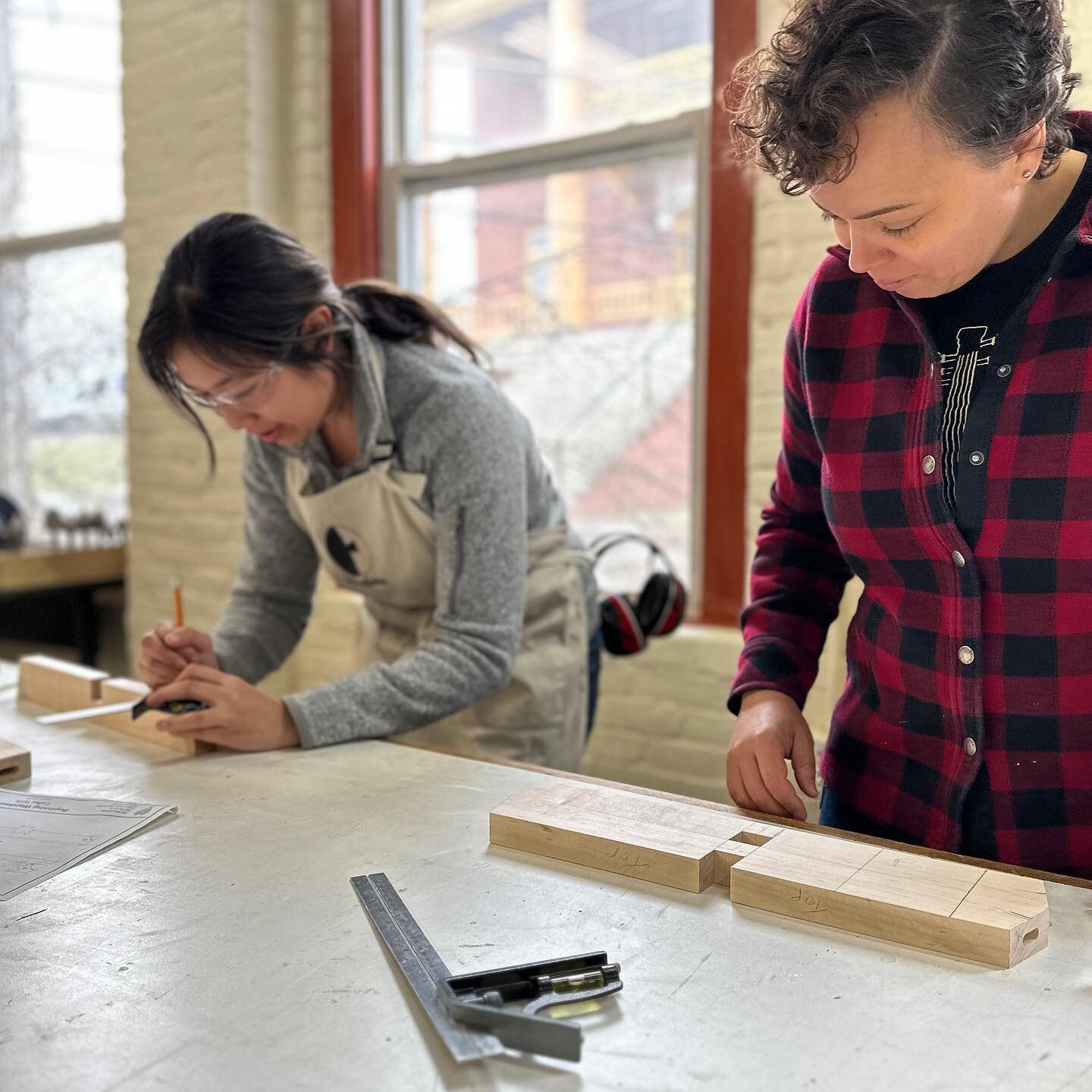 There is one space that just opened up in my coffee table class starting next week. Come learn woodworking with me and @curiositywoodworks ! Tues &amp; Thurs evenings 5-8pm. Beginner level. Open to women, trans and non-binary people. Register @hatchs