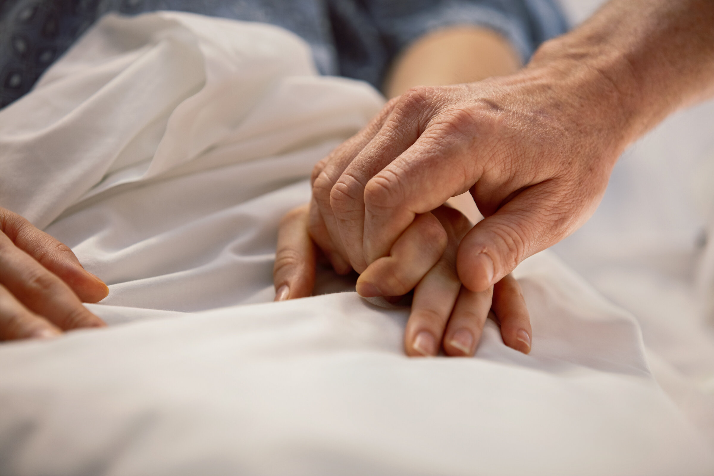 LOY19008_Dr_Daniel_Dilling_Bedside_MG_1956_WEB.jpg