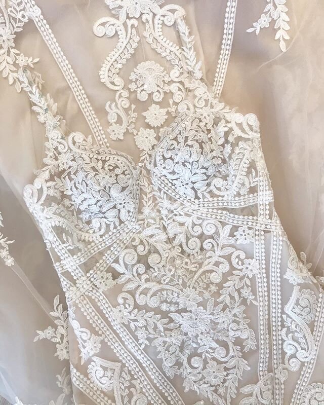 We&rsquo;re so in love with the intricate details in this stunner by @enzoani 💜