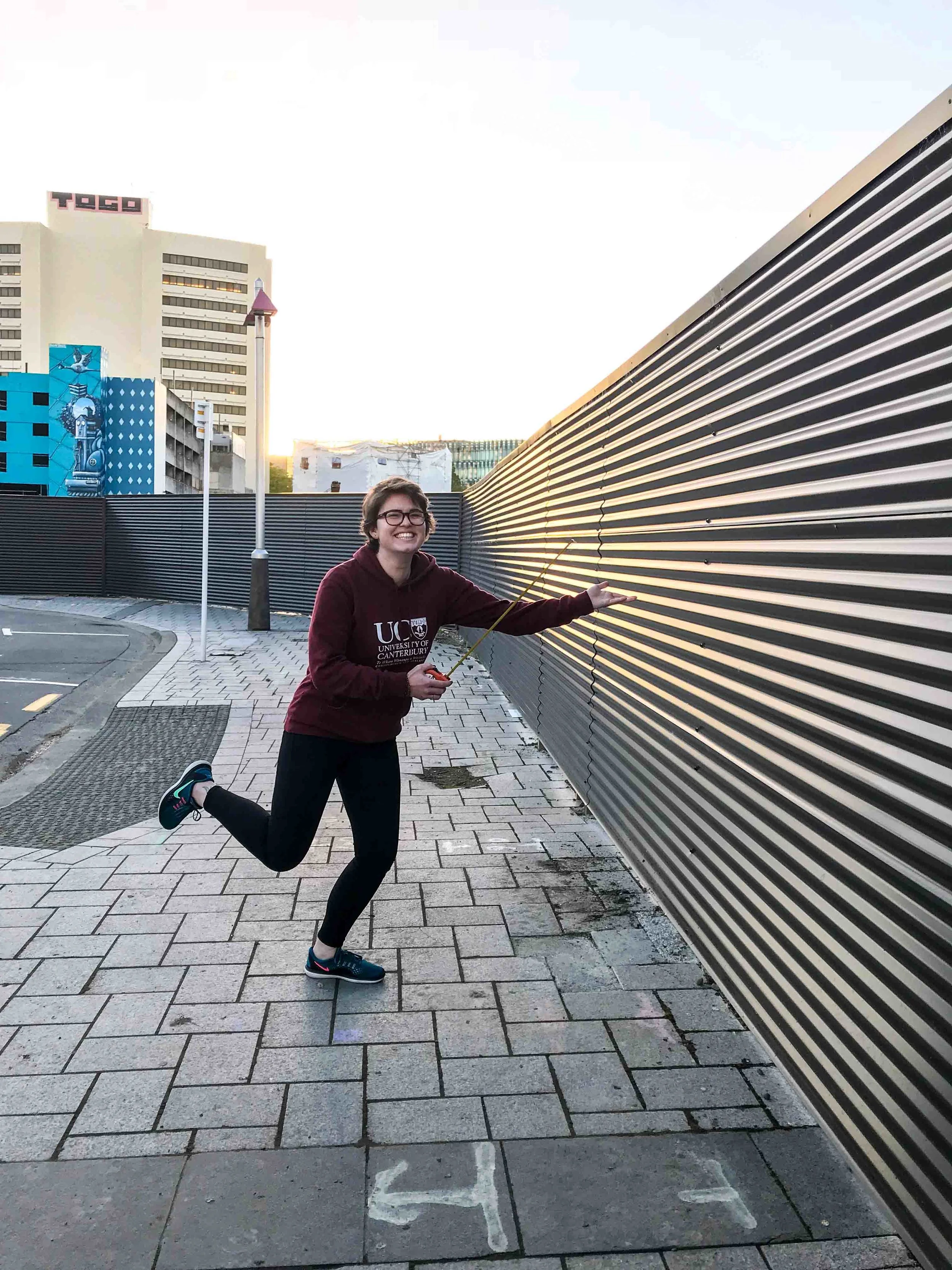 Re-measuring the hoardings in October 2017. Photo by Jade Cavalcante.