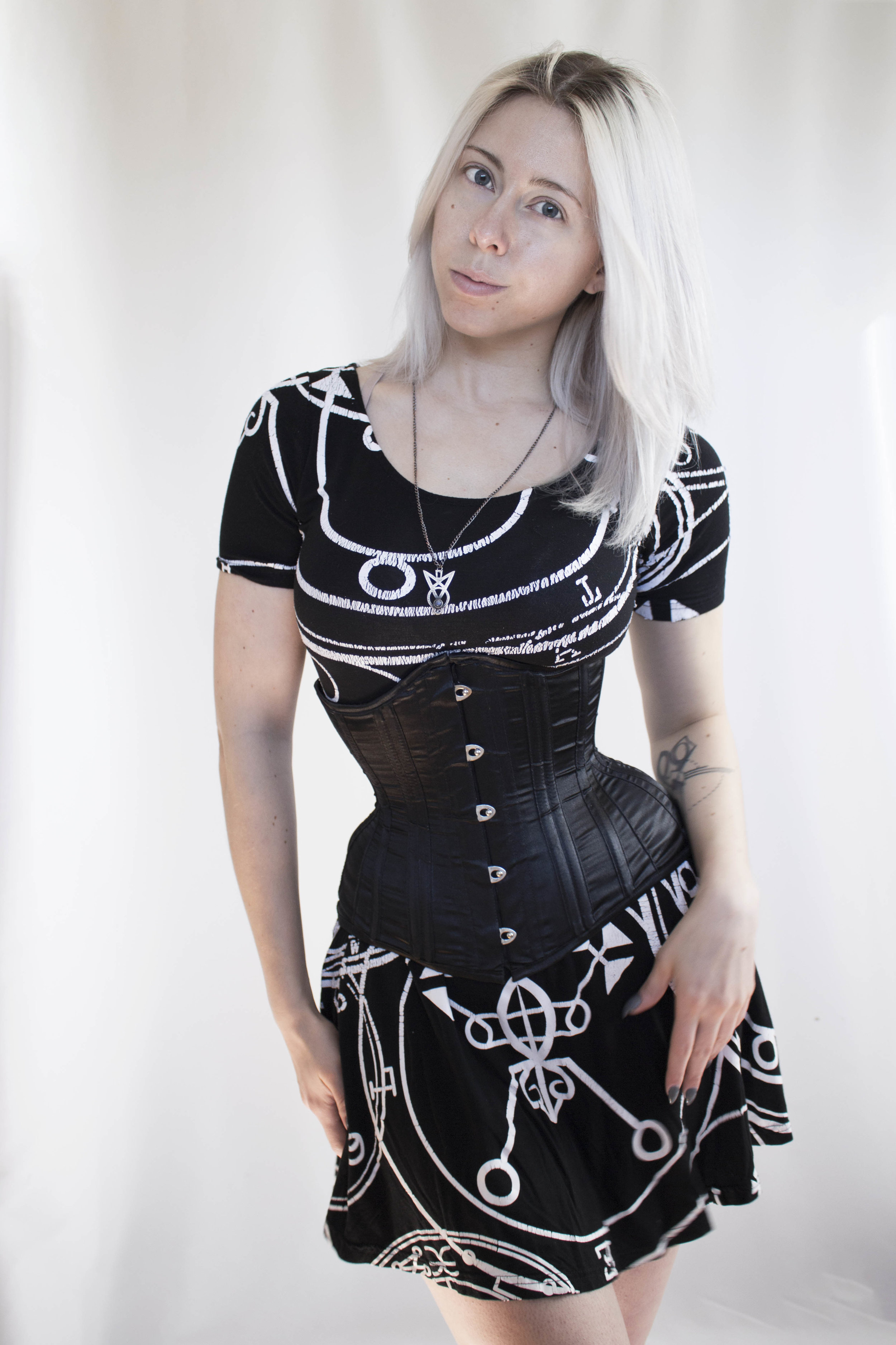 How to Break In Your Corset (Seasoning Your Corset) — Strait-Laced Dame  Corsetry