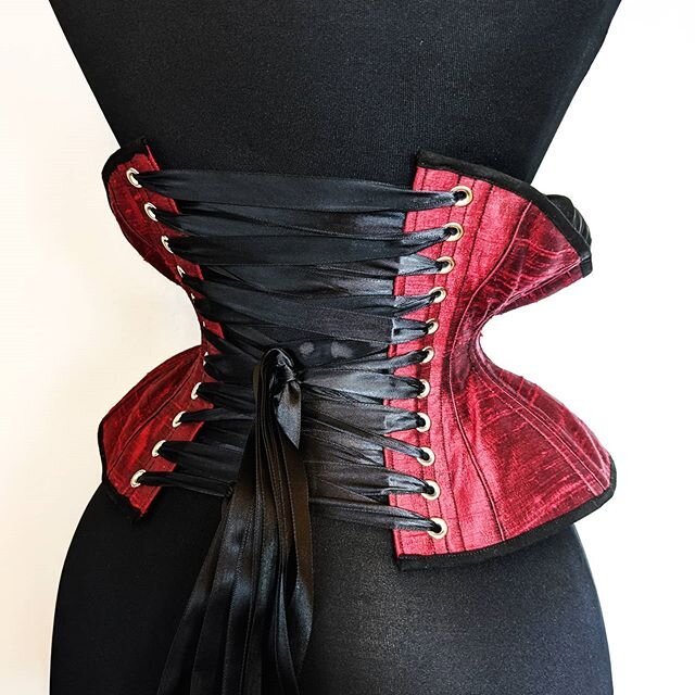 Super Curvy 18&quot; Corset - For Sale

This corset was originally custom-made for a client, but I somehow ended up using the wrong vertical measurements. Made for waist training, this short underbust corset features two layers of coutil, with red/bl