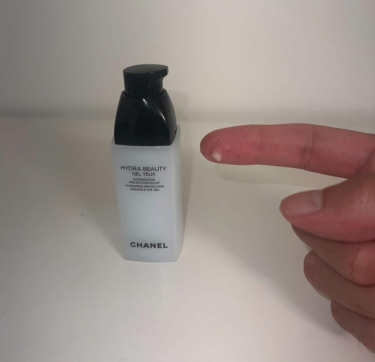 Hydra Beauty Gel Yeux Review : Chanel Skincare.jpeg