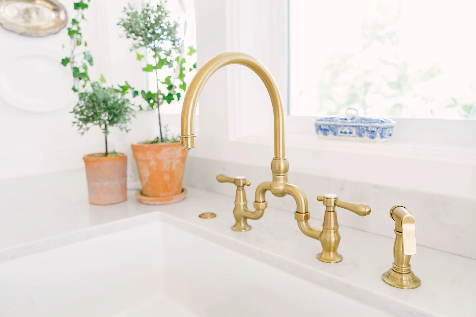 Farmhouse White and Gold Kitchen