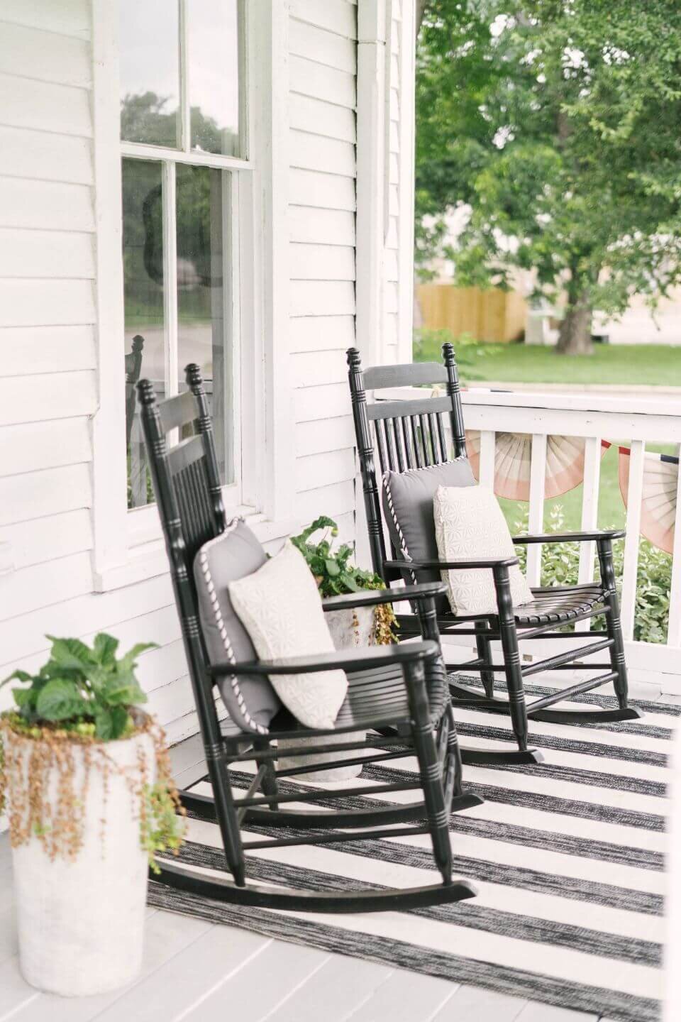 The Morrow House Home Tour - Historic Waco AirBnb - Cottage Home external - As Seen in Fixer Upper Season 5 - Cottage Home external Rocking Chairs -农舍生万博赞助意大利甲级联赛活。jpg